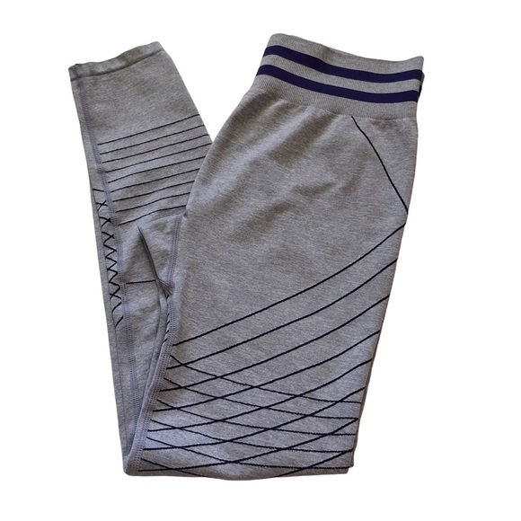 Fabletics Purple Printed Seamless‎ Leggings Size Medium - Picture 1 of 7